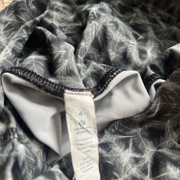 Lululemon hi rise wunder under (nulux) size 4 - Picture 2 of 3